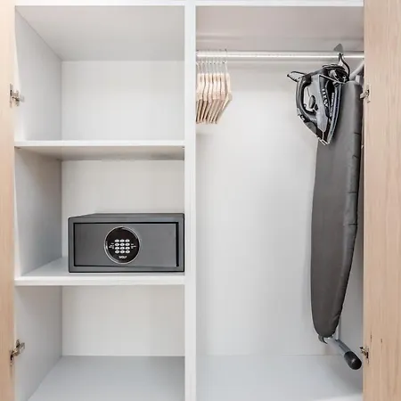 Deo Plaza By Rent Like -navy Blue- * Gdansk